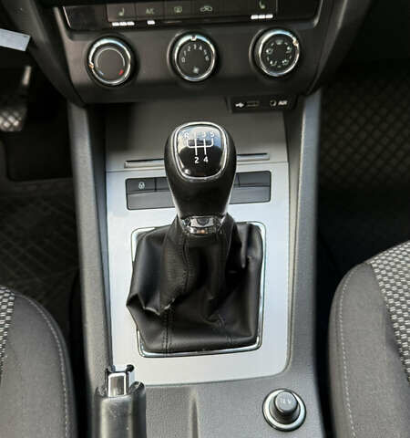 Шкода Октавия 2014 в Ужгороде на Automoto.ua Белый Шкода Октавия, объемом двигателя 1.6 л и пробегом 270 тыс. км за 8950 $, фото 16 на Automoto.ua