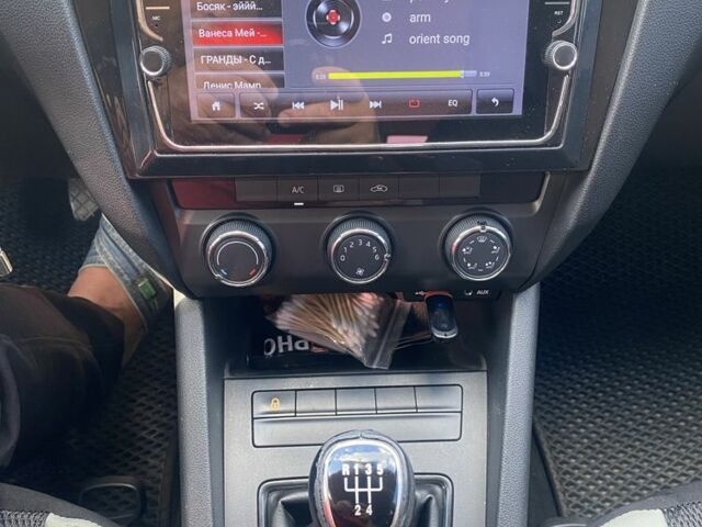 Белый Шкода Октавия, объемом двигателя 1.6 л и пробегом 275 тыс. км за 9500 $, фото 9 на Automoto.ua