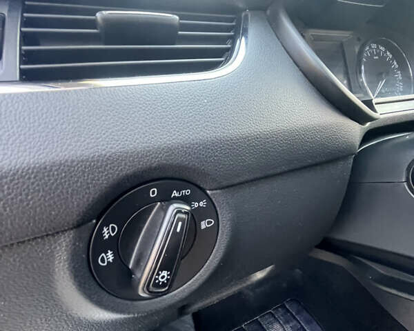 Шкода Октавія 2014 у Хусте на Automoto.ua Білий Шкода Октавія, об'ємом двигуна 1.97 л та пробігом 252 тис. км за 12200 $, фото 43 на Automoto.ua