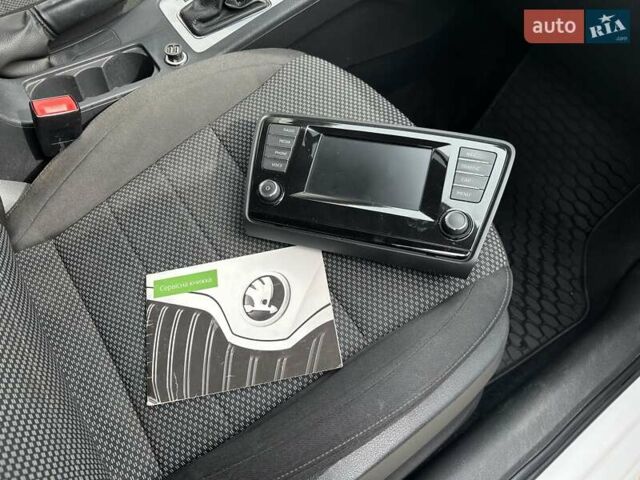 Білий Шкода Октавія, об'ємом двигуна 1.4 л та пробігом 212 тис. км за 9400 $, фото 11 на Automoto.ua