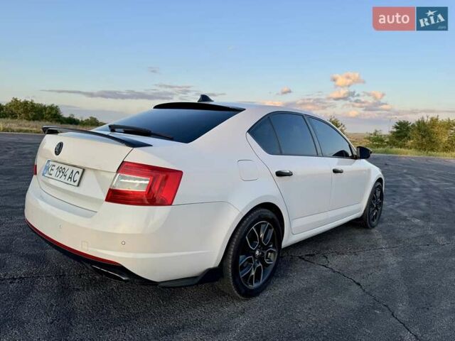 Шкода Октавия 2014 в Днепре (Днепропетровске) на Automoto.ua Белый Шкода Октавия, объемом двигателя 1.8 л и пробегом 230 тыс. км за 12000 $, фото 5 на Automoto.ua