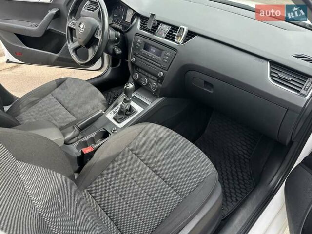 Білий Шкода Октавія, об'ємом двигуна 1.4 л та пробігом 212 тис. км за 9400 $, фото 9 на Automoto.ua