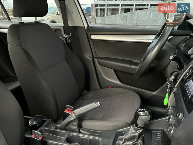 Белый Шкода Октавия, объемом двигателя 1.6 л и пробегом 282 тыс. км за 10500 $, фото 65 на Automoto.ua