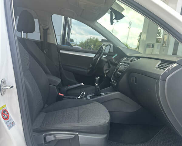 Белый Шкода Октавия, объемом двигателя 1.6 л и пробегом 285 тыс. км за 11700 $, фото 7 на Automoto.ua