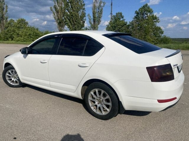 Білий Шкода Октавія, об'ємом двигуна 1.6 л та пробігом 275 тис. км за 9600 $, фото 5 на Automoto.ua