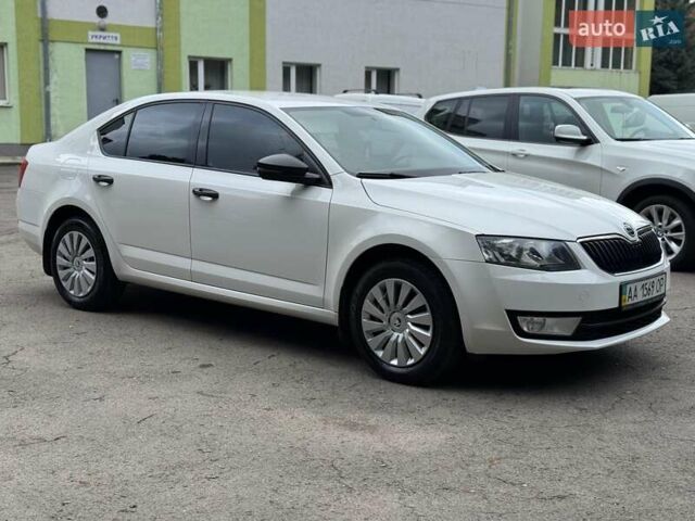 Белый Шкода Октавия, объемом двигателя 1.4 л и пробегом 287 тыс. км за 8299 $, фото 1 на Automoto.ua