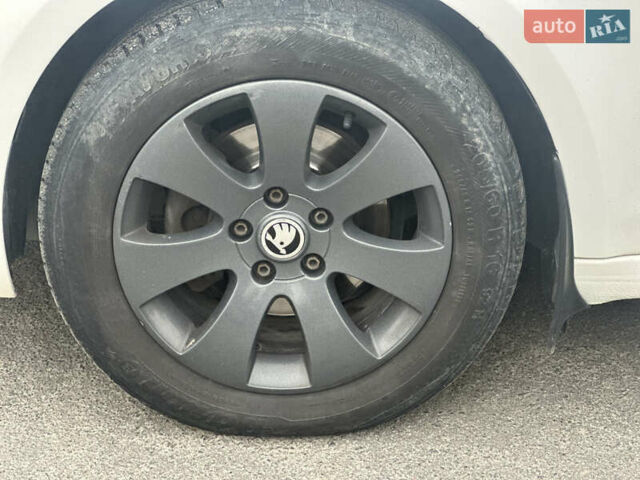 Білий Шкода Октавія, об'ємом двигуна 1.97 л та пробігом 295 тис. км за 12700 $, фото 26 на Automoto.ua