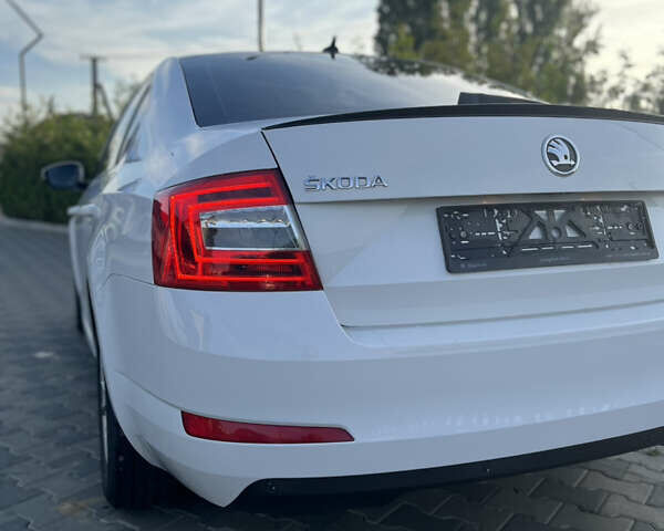 Шкода Октавія 2014 у Хусте на Automoto.ua Білий Шкода Октавія, об'ємом двигуна 1.97 л та пробігом 252 тис. км за 12200 $, фото 28 на Automoto.ua