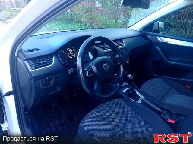 Белый Шкода Октавия, объемом двигателя 1.6 л и пробегом 268 тыс. км за 9700 $, фото 4 на Automoto.ua