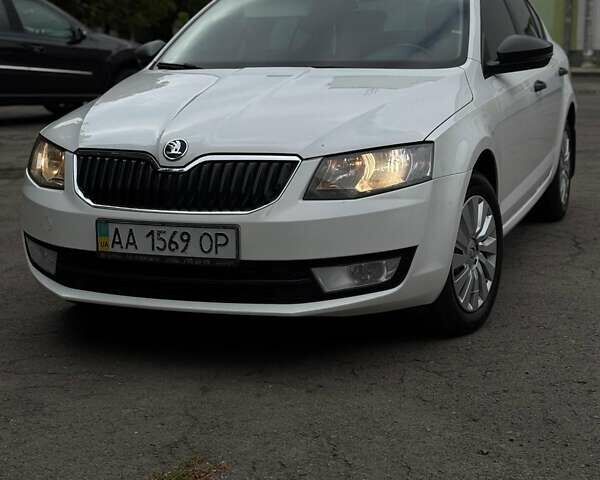 Белый Шкода Октавия, объемом двигателя 1.4 л и пробегом 289 тыс. км за 8000 $, фото 2 на Automoto.ua