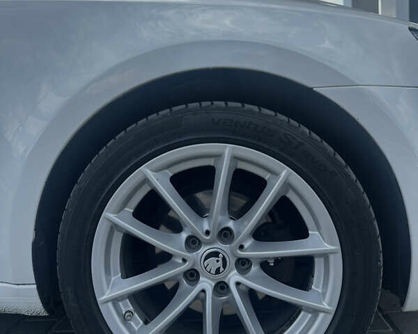 Белый Шкода Октавия, объемом двигателя 1.6 л и пробегом 285 тыс. км за 11700 $, фото 5 на Automoto.ua