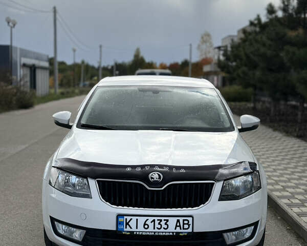 Белый Шкода Октавия, объемом двигателя 1.4 л и пробегом 130 тыс. км за 10000 $, фото 2 на Automoto.ua