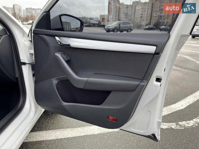 Білий Шкода Октавія, об'ємом двигуна 1.4 л та пробігом 194 тис. км за 8800 $, фото 14 на Automoto.ua