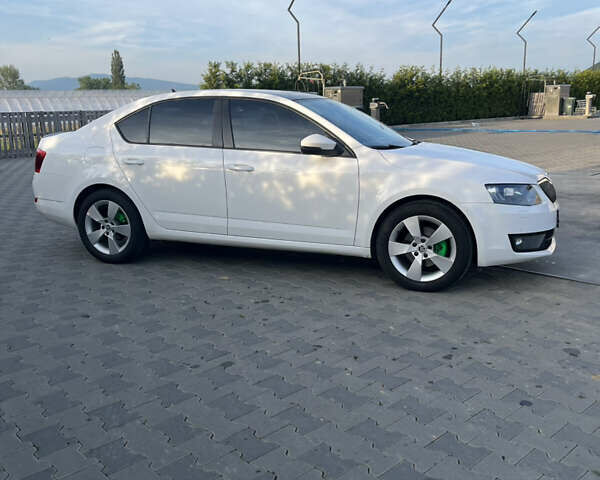 Шкода Октавія 2014 у Хусте на Automoto.ua Білий Шкода Октавія, об'ємом двигуна 1.97 л та пробігом 252 тис. км за 12200 $, фото 15 на Automoto.ua