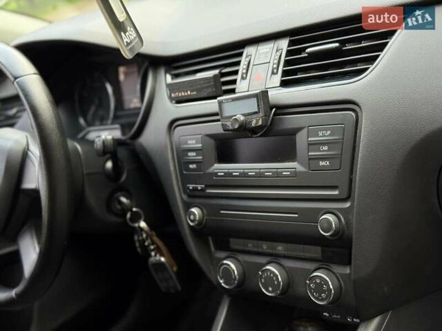 Белый Шкода Октавия, объемом двигателя 1.4 л и пробегом 289 тыс. км за 8000 $, фото 9 на Automoto.ua