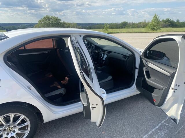 Белый Шкода Октавия, объемом двигателя 1.6 л и пробегом 275 тыс. км за 9500 $, фото 18 на Automoto.ua