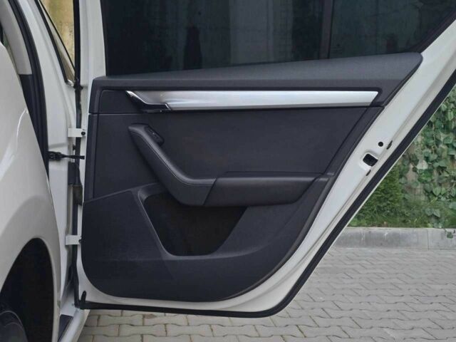 Белый Шкода Октавия, объемом двигателя 2 л и пробегом 328 тыс. км за 11499 $, фото 21 на Automoto.ua