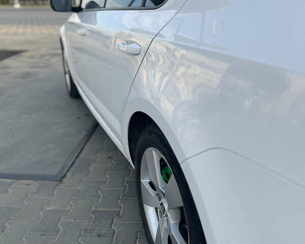 Шкода Октавія 2014 у Хусте на Automoto.ua Білий Шкода Октавія, об'ємом двигуна 1.97 л та пробігом 252 тис. км за 12200 $, фото 30 на Automoto.ua