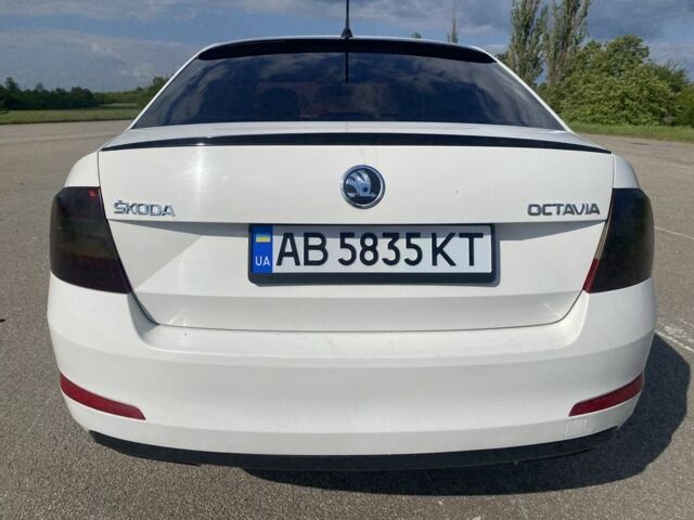 Белый Шкода Октавия, объемом двигателя 1.6 л и пробегом 275 тыс. км за 9500 $, фото 6 на Automoto.ua