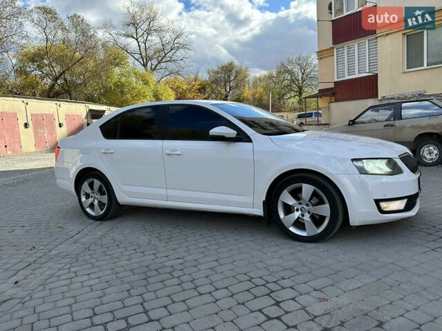 Белый Шкода Октавия, объемом двигателя 1.6 л и пробегом 180 тыс. км за 10700 $, фото 5 на Automoto.ua
