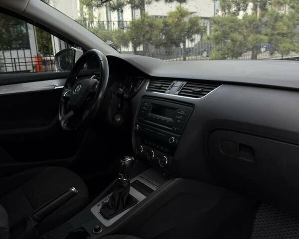 Белый Шкода Октавия, объемом двигателя 1.4 л и пробегом 130 тыс. км за 10000 $, фото 15 на Automoto.ua