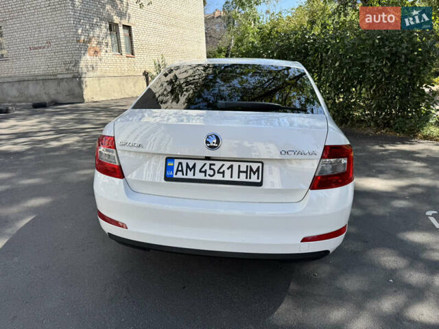 Білий Шкода Октавія, об'ємом двигуна 1.6 л та пробігом 216 тис. км за 9800 $, фото 17 на Automoto.ua