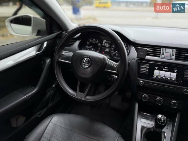Белый Шкода Октавия, объемом двигателя 1.2 л и пробегом 179 тыс. км за 8800 $, фото 12 на Automoto.ua