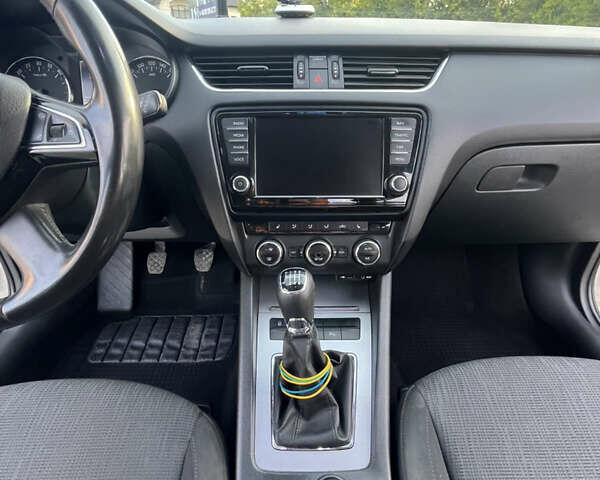 Шкода Октавія 2014 у Хусте на Automoto.ua Білий Шкода Октавія, об'ємом двигуна 1.97 л та пробігом 252 тис. км за 12200 $, фото 51 на Automoto.ua