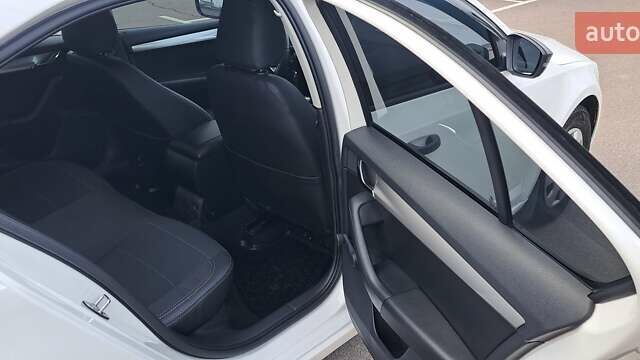 Білий Шкода Октавія, об'ємом двигуна 1.6 л та пробігом 183 тис. км за 9300 $, фото 10 на Automoto.ua