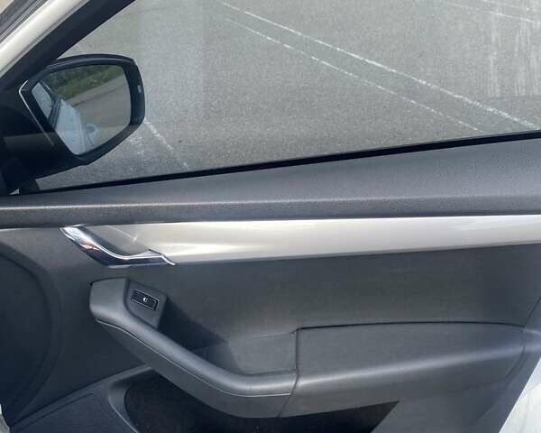 Білий Шкода Октавія, об'ємом двигуна 1.6 л та пробігом 275 тис. км за 9350 $, фото 14 на Automoto.ua