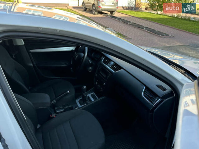 Білий Шкода Октавія, об'ємом двигуна 1.6 л та пробігом 180 тис. км за 11200 $, фото 25 на Automoto.ua
