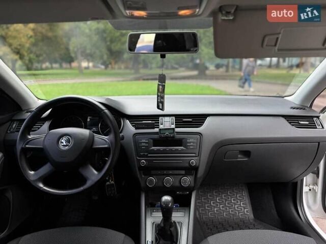 Белый Шкода Октавия, объемом двигателя 1.4 л и пробегом 289 тыс. км за 8000 $, фото 6 на Automoto.ua