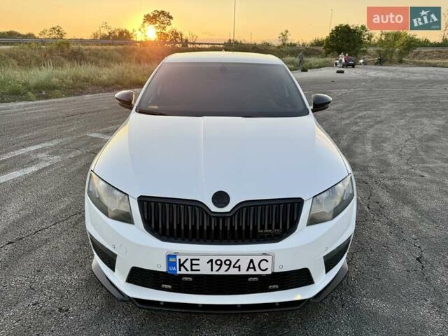 Шкода Октавия 2014 в Днепре (Днепропетровске) на Automoto.ua Белый Шкода Октавия, объемом двигателя 1.8 л и пробегом 230 тыс. км за 12000 $, фото 1 на Automoto.ua