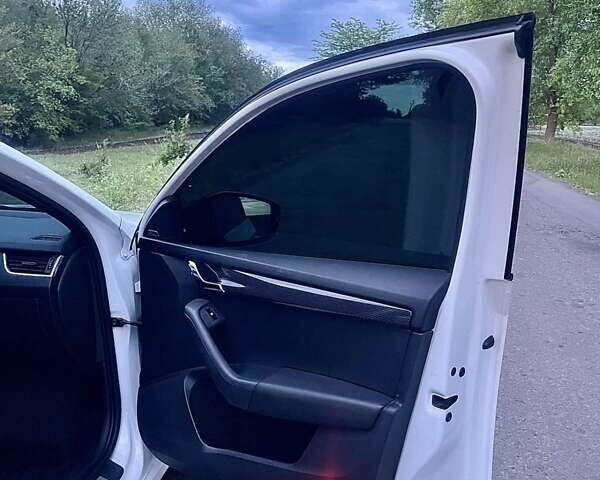 Белый Шкода Октавия, объемом двигателя 1.97 л и пробегом 286 тыс. км за 11900 $, фото 28 на Automoto.ua