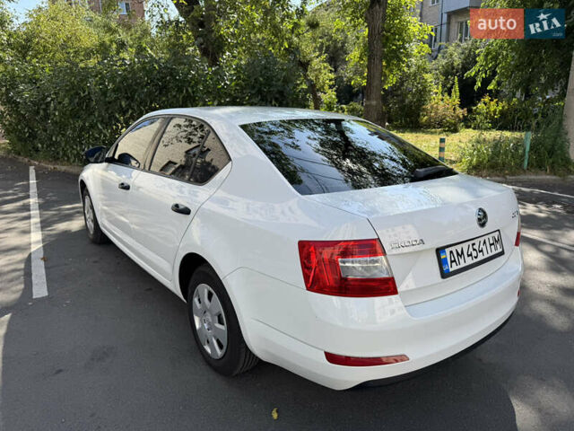 Білий Шкода Октавія, об'ємом двигуна 1.6 л та пробігом 216 тис. км за 9800 $, фото 4 на Automoto.ua