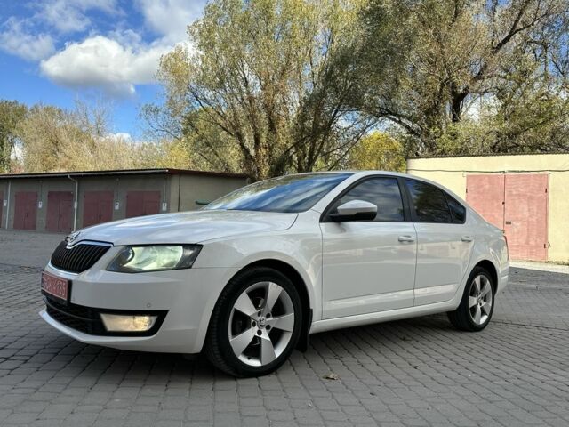 Білий Шкода Октавія, об'ємом двигуна 1.6 л та пробігом 180 тис. км за 10700 $, фото 7 на Automoto.ua