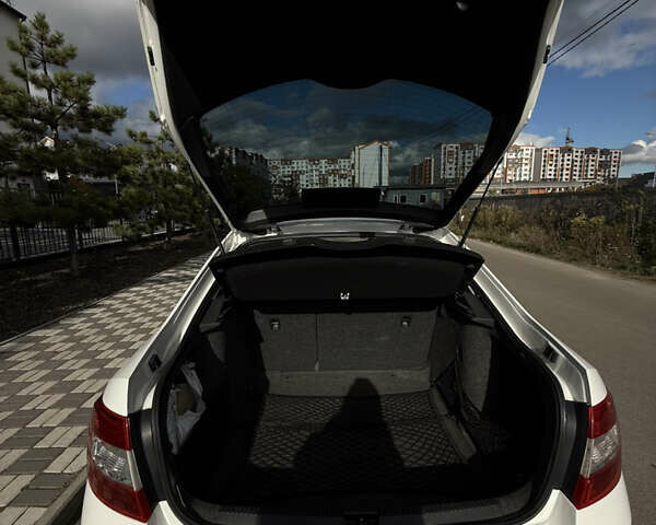 Белый Шкода Октавия, объемом двигателя 1.4 л и пробегом 130 тыс. км за 10000 $, фото 25 на Automoto.ua