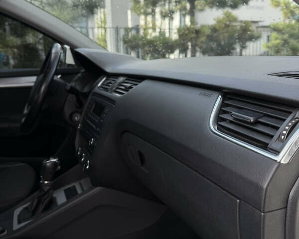 Белый Шкода Октавия, объемом двигателя 1.4 л и пробегом 130 тыс. км за 10000 $, фото 17 на Automoto.ua