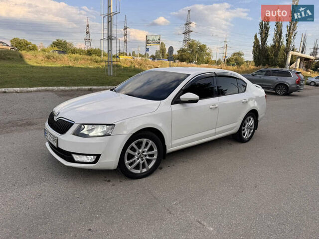 Белый Шкода Октавия, объемом двигателя 1.6 л и пробегом 280 тыс. км за 9500 $, фото 3 на Automoto.ua