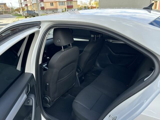 Білий Шкода Октавія, об'ємом двигуна 1.6 л та пробігом 180 тис. км за 10700 $, фото 14 на Automoto.ua