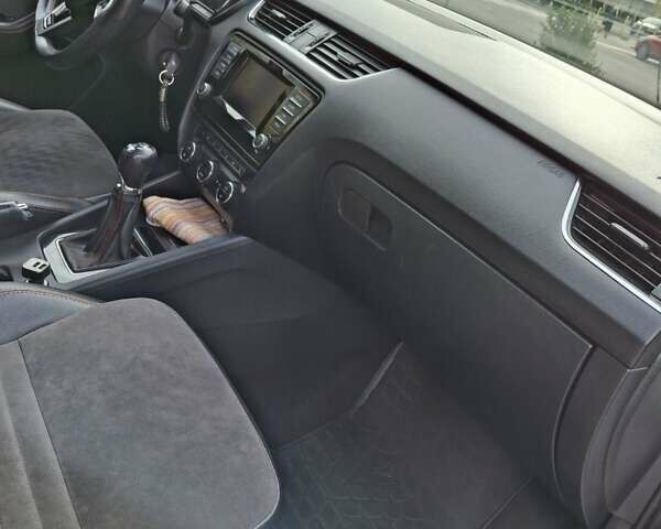 Шкода Октавия 2014 в Хмельницком на Automoto.ua Белый Шкода Октавия, объемом двигателя 1.2 л и пробегом 262 тыс. км за 9200 $, фото 4 на Automoto.ua