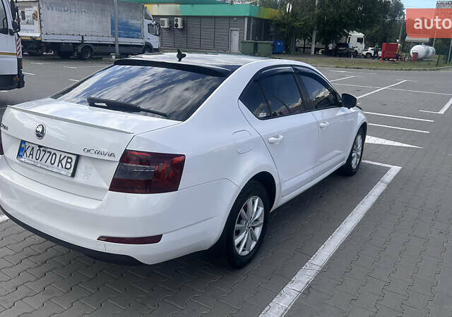 Белый Шкода Октавия, объемом двигателя 1.6 л и пробегом 248 тыс. км за 9300 $, фото 5 на Automoto.ua