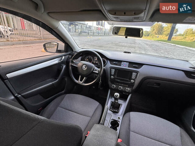 Белый Шкода Октавия, объемом двигателя 1.6 л и пробегом 280 тыс. км за 9500 $, фото 12 на Automoto.ua