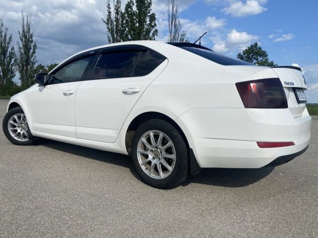 Белый Шкода Октавия, объемом двигателя 1.6 л и пробегом 275 тыс. км за 9500 $, фото 2 на Automoto.ua