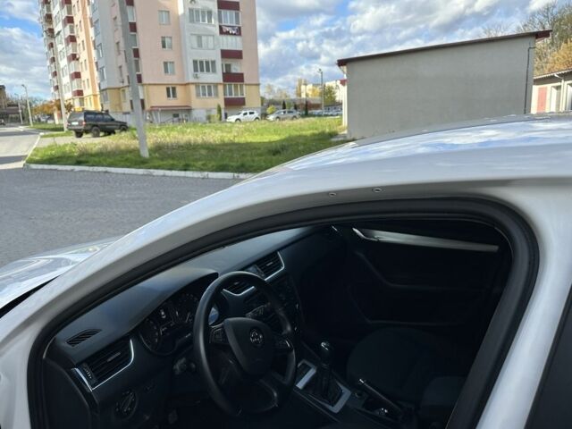 Білий Шкода Октавія, об'ємом двигуна 1.6 л та пробігом 180 тис. км за 10700 $, фото 12 на Automoto.ua