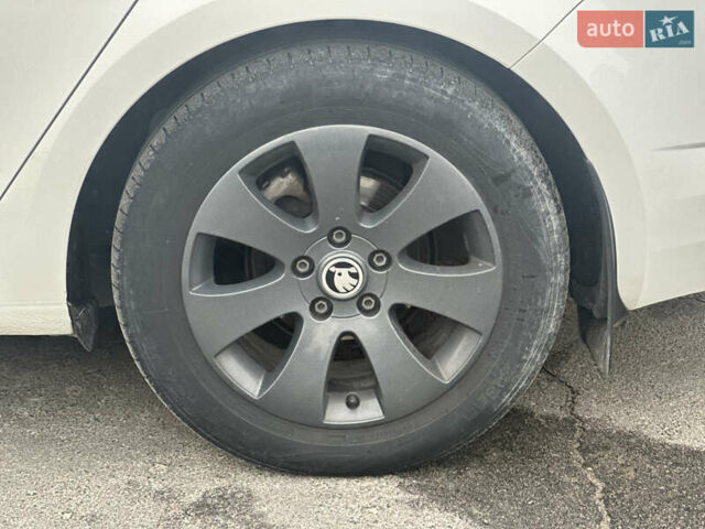 Білий Шкода Октавія, об'ємом двигуна 1.97 л та пробігом 295 тис. км за 12700 $, фото 27 на Automoto.ua