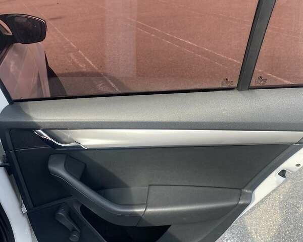 Білий Шкода Октавія, об'ємом двигуна 1.6 л та пробігом 275 тис. км за 9350 $, фото 13 на Automoto.ua