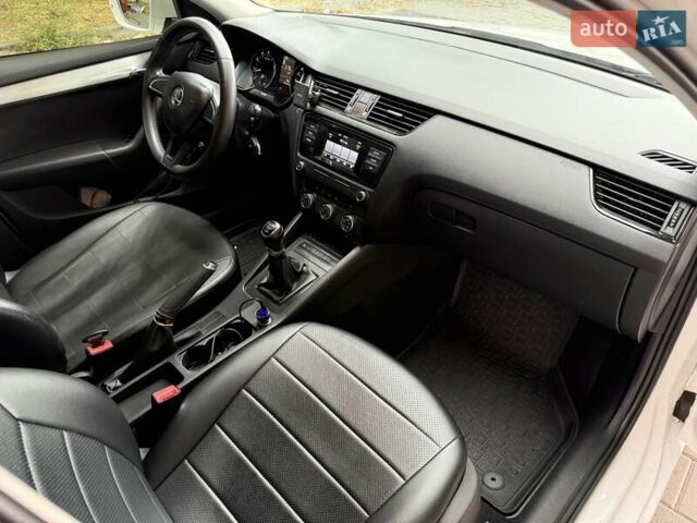 Белый Шкода Октавия, объемом двигателя 1.2 л и пробегом 179 тыс. км за 8800 $, фото 18 на Automoto.ua