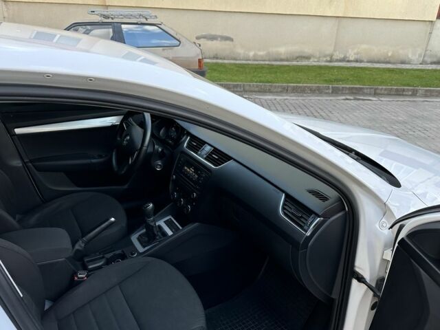 Білий Шкода Октавія, об'ємом двигуна 1.6 л та пробігом 180 тис. км за 10700 $, фото 16 на Automoto.ua