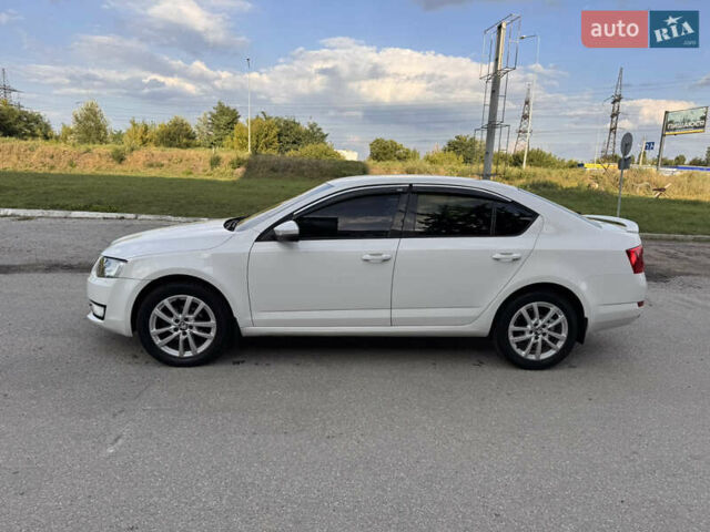 Белый Шкода Октавия, объемом двигателя 1.6 л и пробегом 280 тыс. км за 9500 $, фото 4 на Automoto.ua